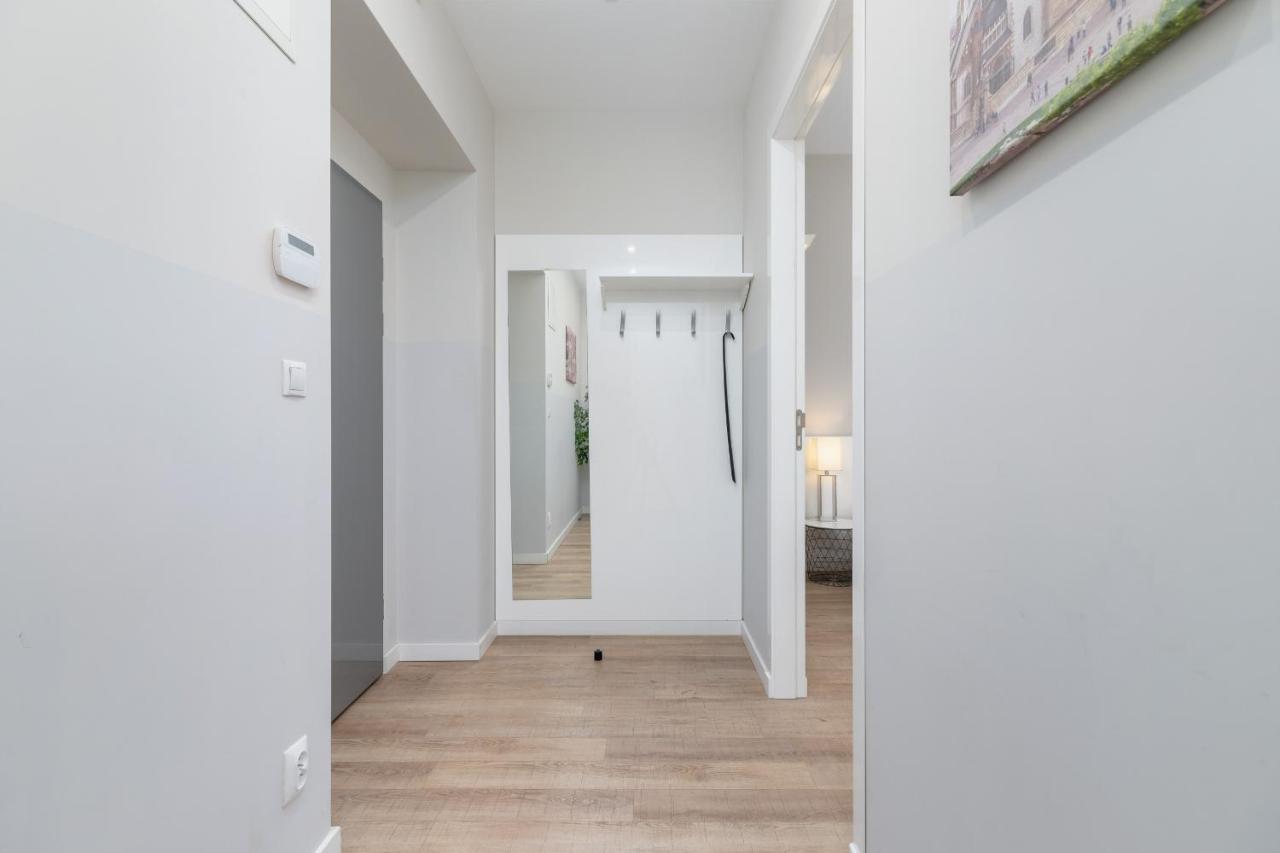 Central Planty Park Apartment Lobzowska By Noclegi Renters คราคูฟ ภายนอก รูปภาพ